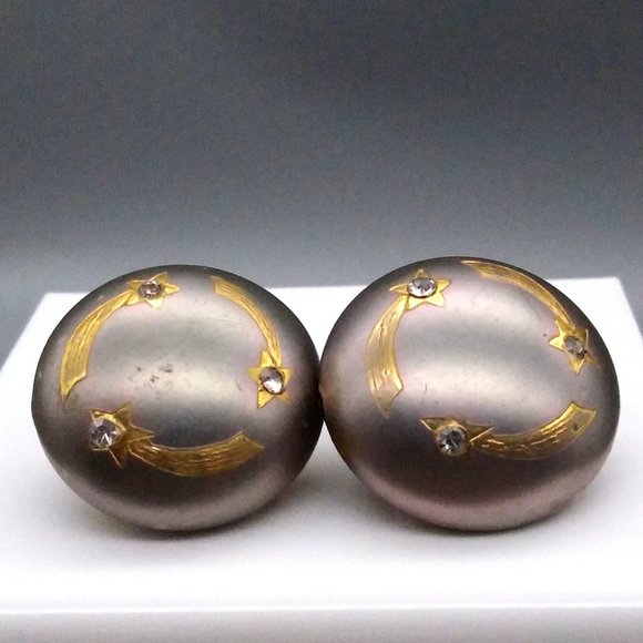 Vintage Shooting Star Clip On Earrings, Silver Domes with Gold Tone Etched Comet - Picture 1 of 5